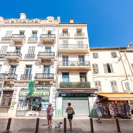 1 Bedroom With Sea View - 75m Cannes